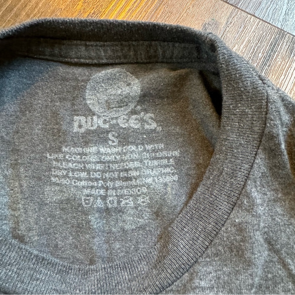 Buc-ees t-shirt Small - Picture 6 of 8